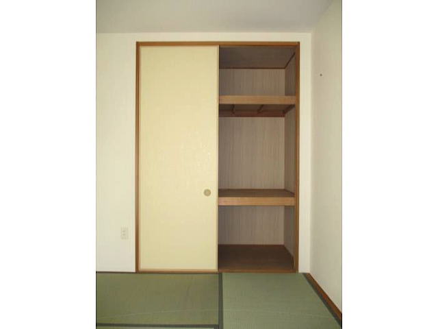 【UR賃貸】サンヴァリエ春日丘−和室の押入