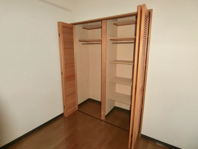 【公社賃貸】ソリオ宝塚東館−洋室1の収納
