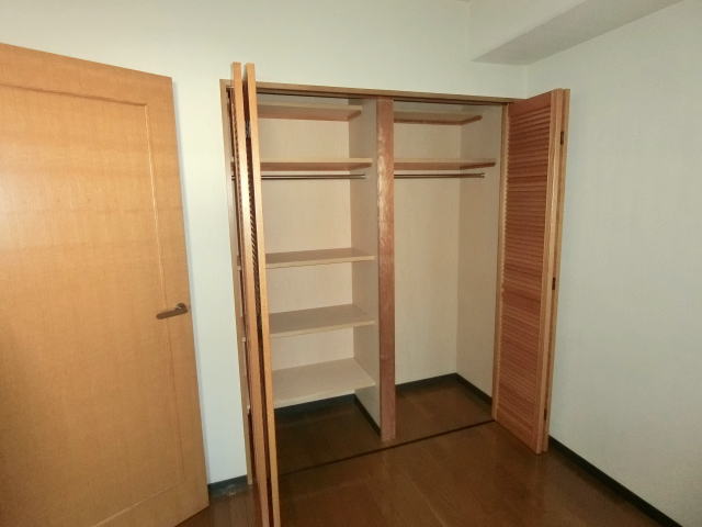 【公社賃貸】ソリオ宝塚東館−洋室2の収納